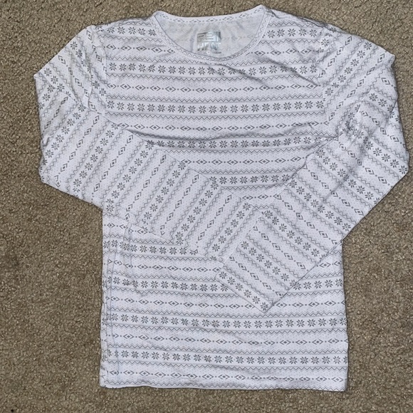 UPDATED-32 degrees Heat Pf set with 2 bottoms & two tops SZ Med white and gray - Picture 2 of 7